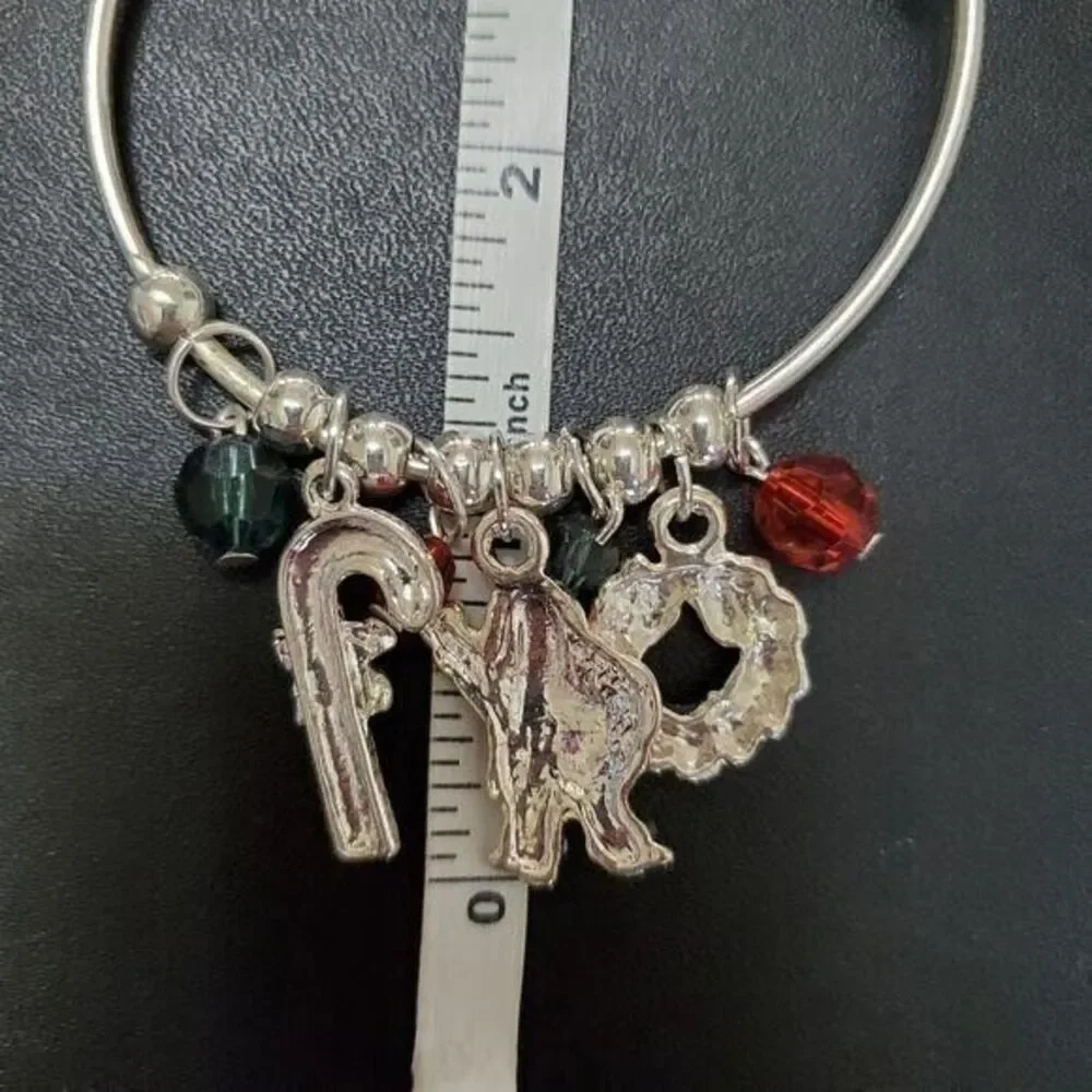 Silver tone child's holiday charm bracelet 6.25